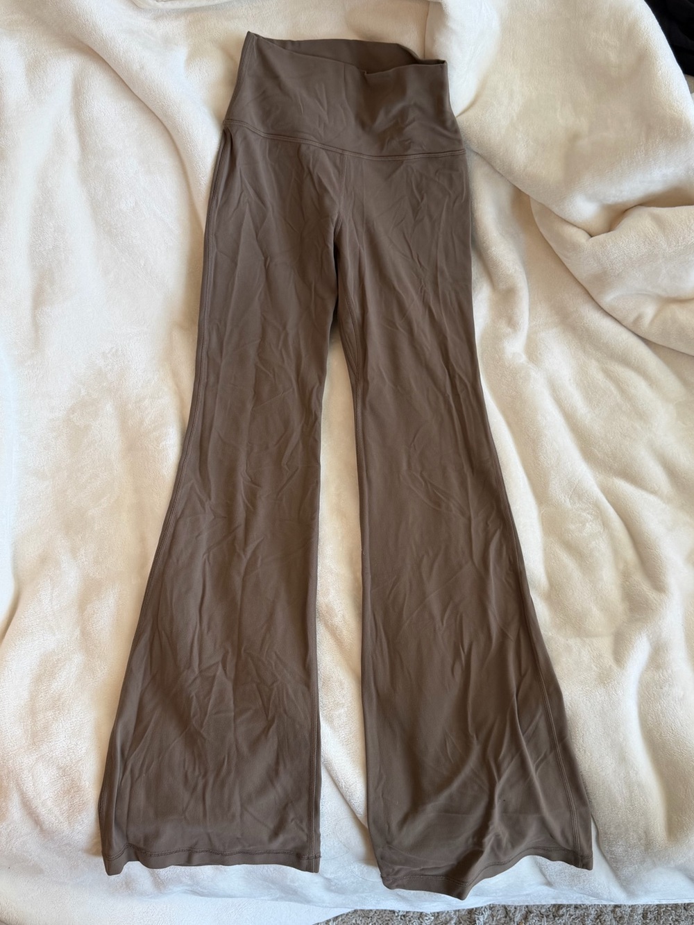 Aritzia Golden BUTTER Cheeky Hi-Rise Flare Taupe Legging